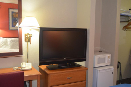 Travel Inn Kingsport - Flat Screen TV